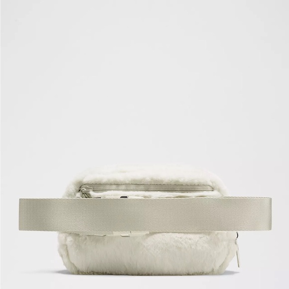 NEW Lululemon Fleece Belt Bag - Picture 4 of 7